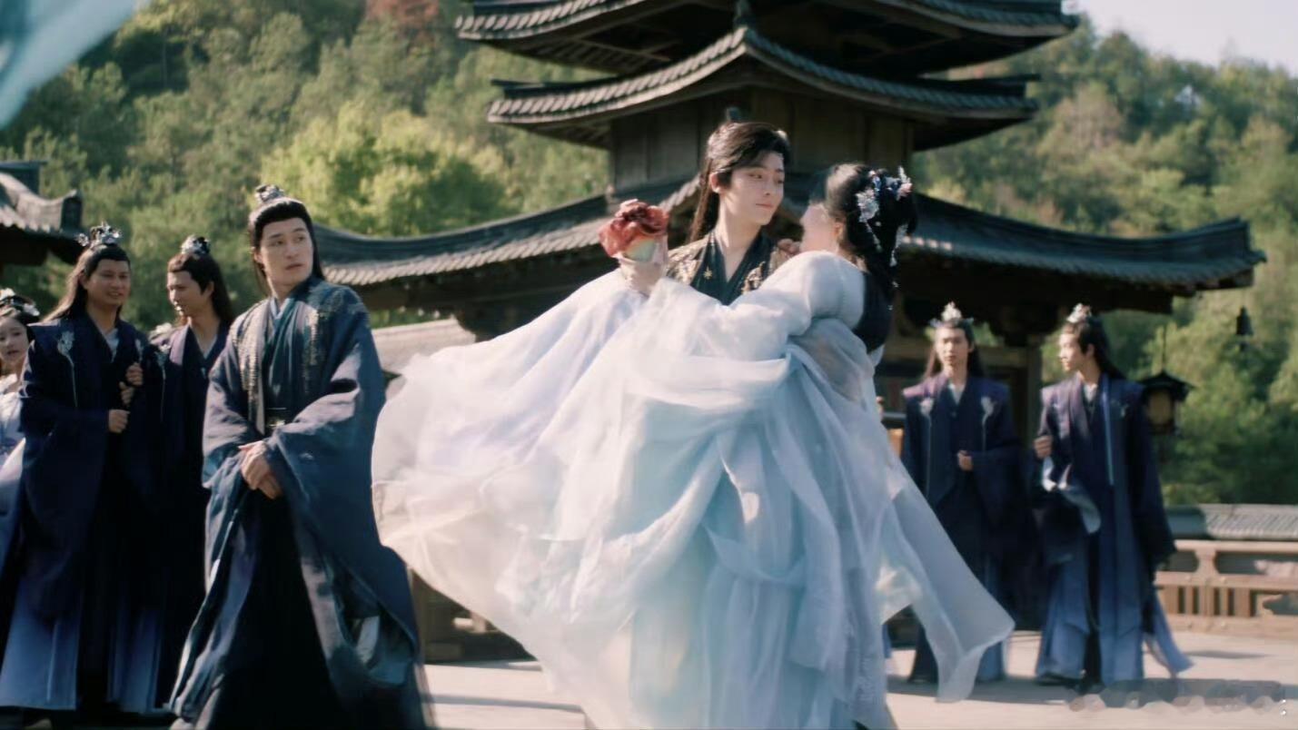 做侯明昊的女主都不用下地谁懂啊！看侯明昊的剧总怀疑女主鞋底没沾过灰！公主抱、公主