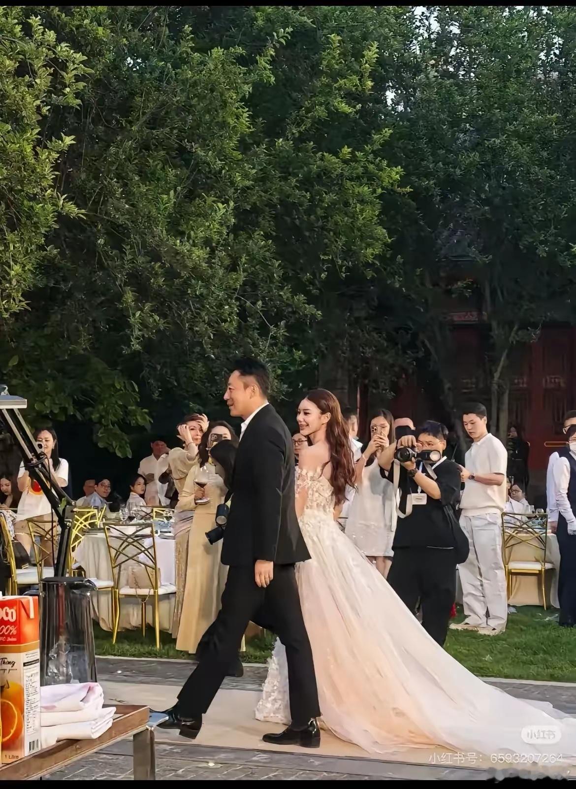 汪小菲大婚，张兰致辞真精彩，S妈发文忒离谱汪小菲与马筱梅的中式婚礼引发网友热议，