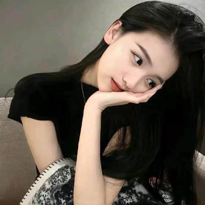 静思幽梦，月影入窗。窗前花影 半窗花影夜微凉 粉韵幽梦 秋夜静思 月晚静思 窗景