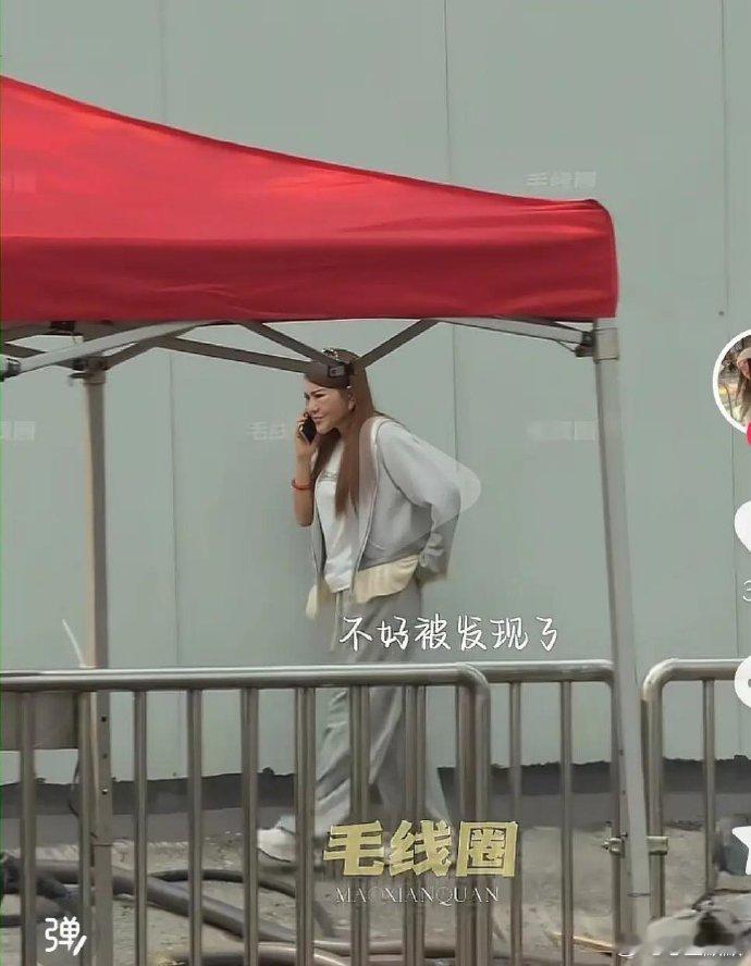 乌兰图雅来到浪姐都不笑了，半永久笑脸都没了 