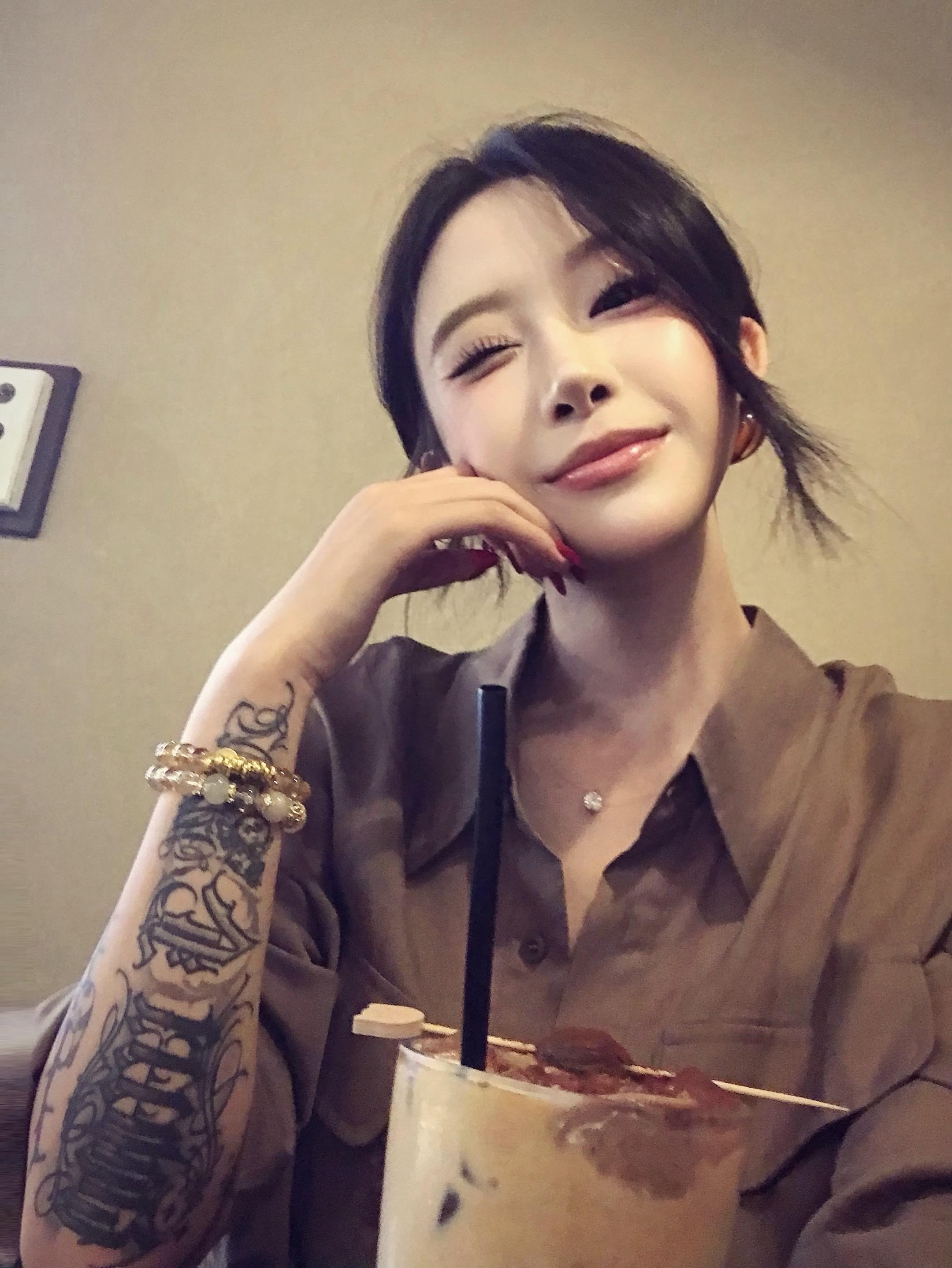 这个世界总不会对漂亮女人太绝情