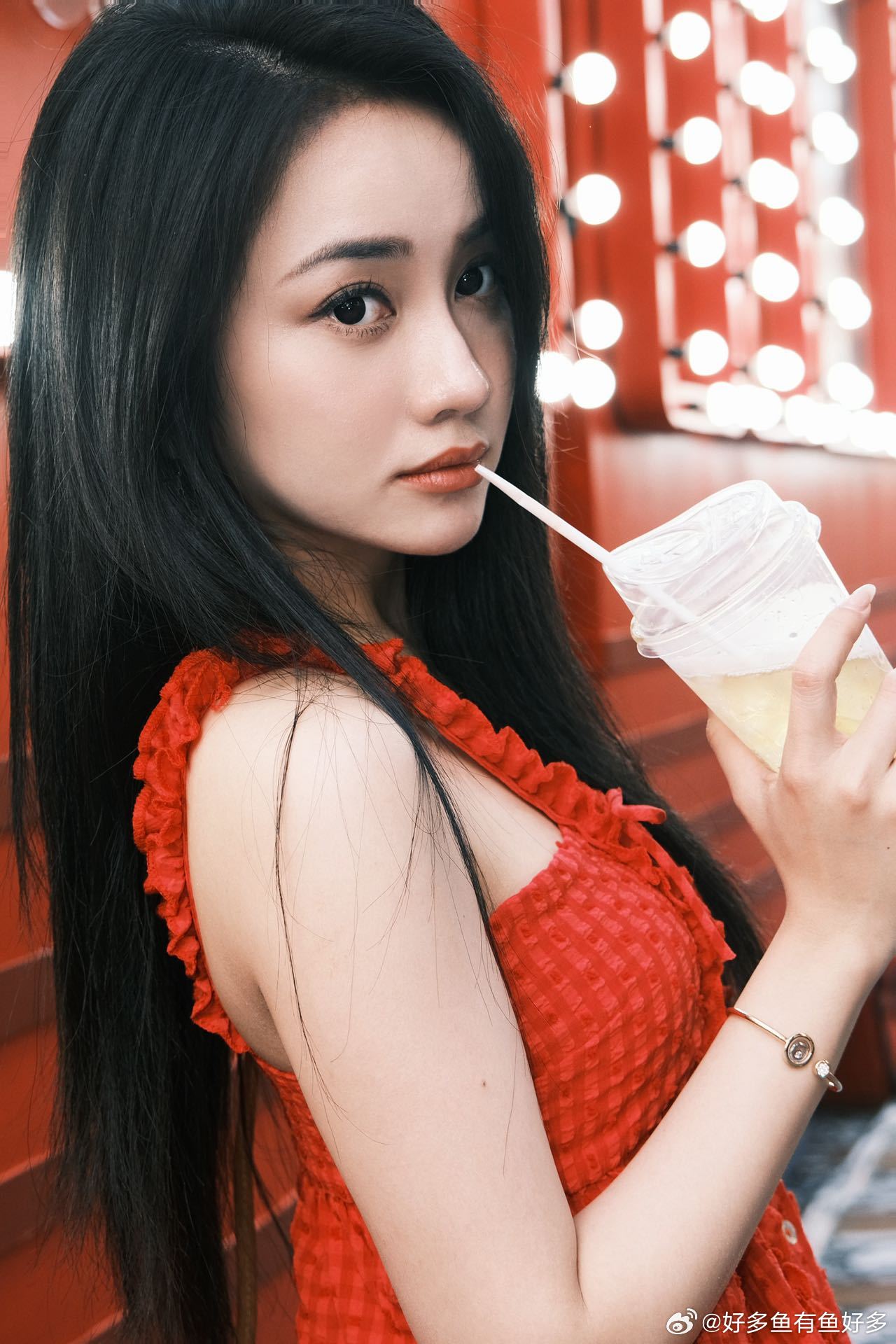 林博洋新剧明媚学姐感 看一眼就忘不了！林博洋在新剧里的明媚学姐感直接拉满，自信张