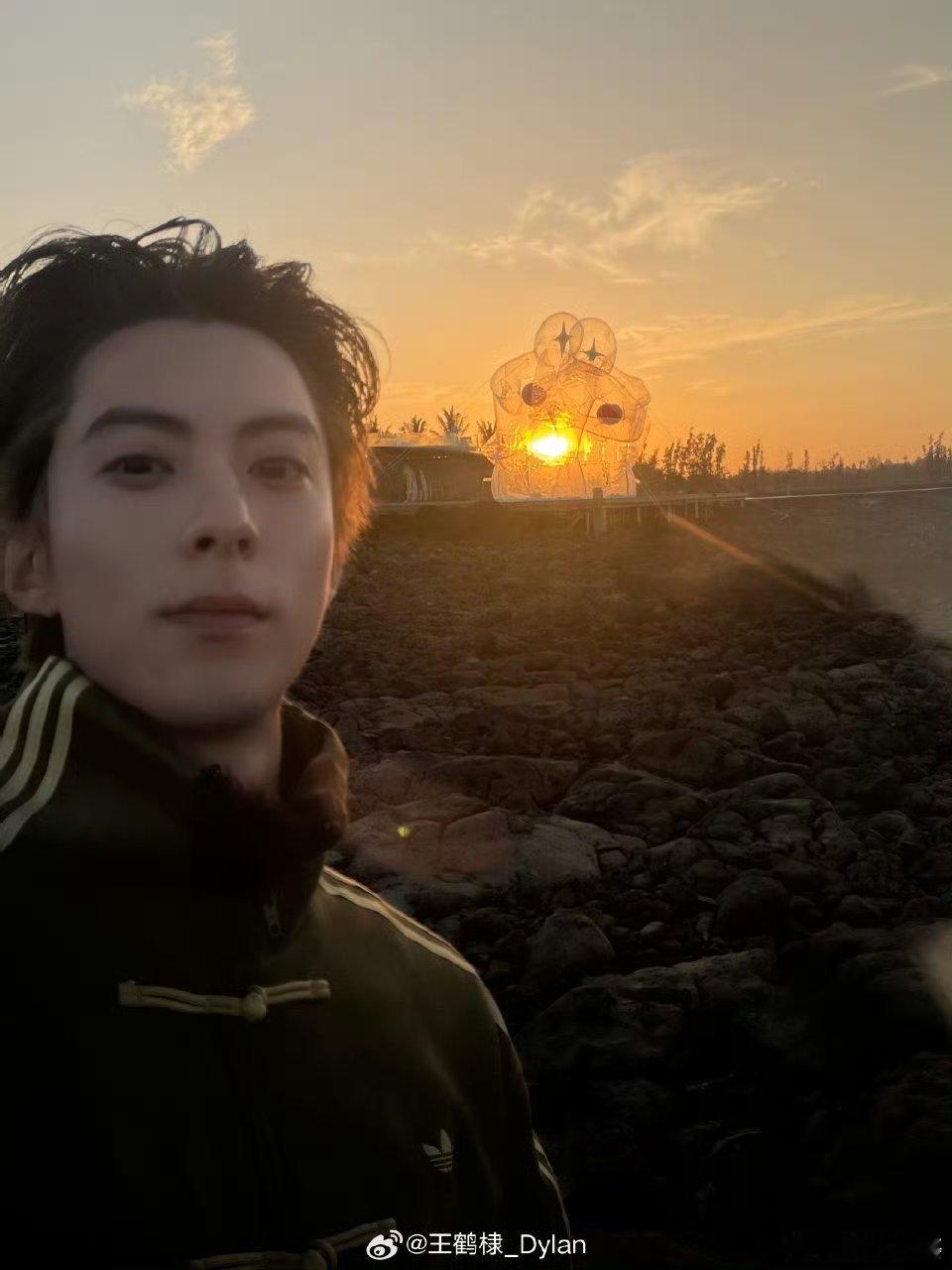 王鹤棣完全是智性恋天菜谁懂啊!王鹤棣听完一对一服务需求后，立刻精准抛出修改方向+