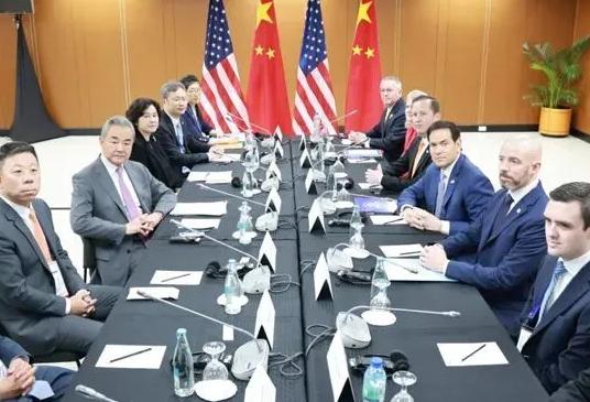 局势突变！中国和美国谈成了。
 
当地时间7月22日，中国外交部长王毅在马尼拉和