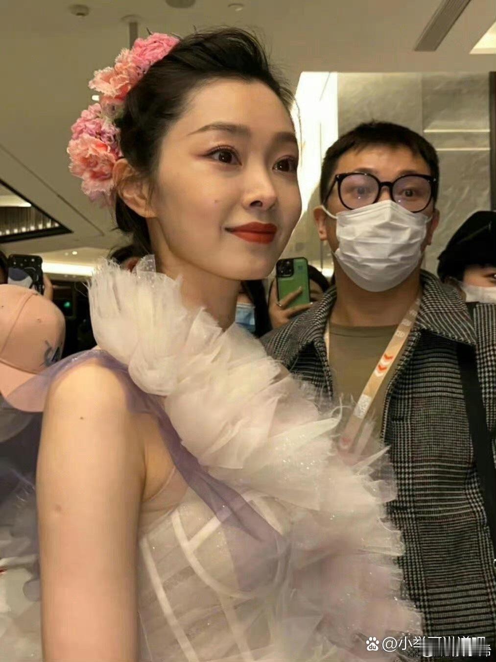 这难道就是原相机下，女明星与普通人之间的差异所在 ​​​