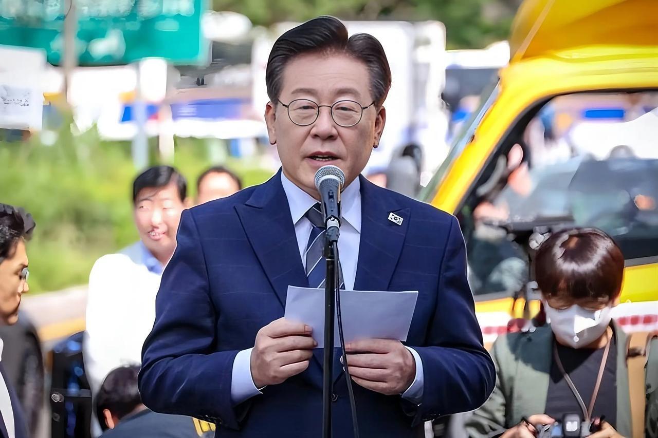就任一年，支持率倒挂！韩国总统的“死亡交叉”来得太快

李在明刚刚走完执政第一年