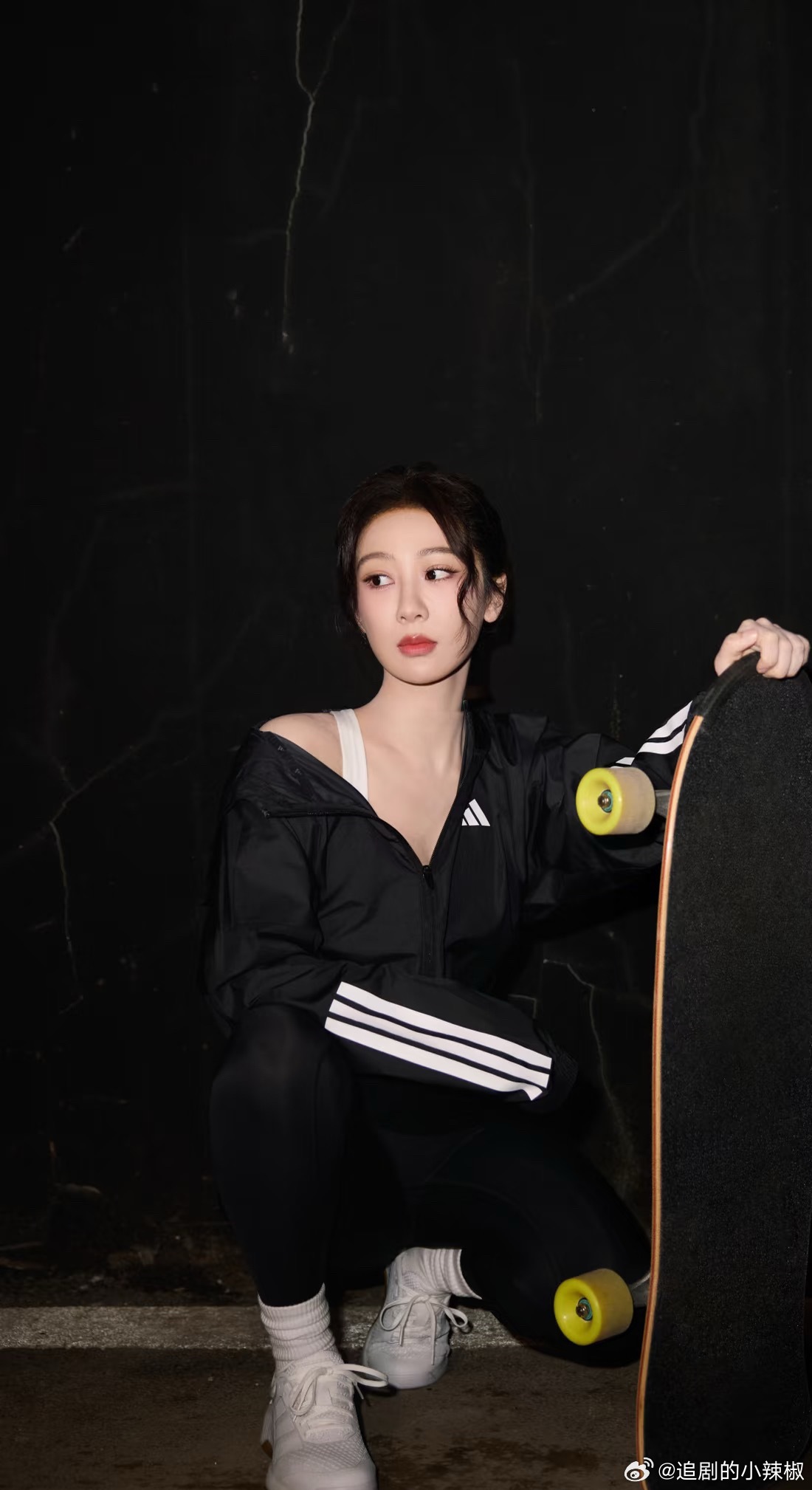 杨紫最新物料，我滴个乖乖这锁骨连肩 