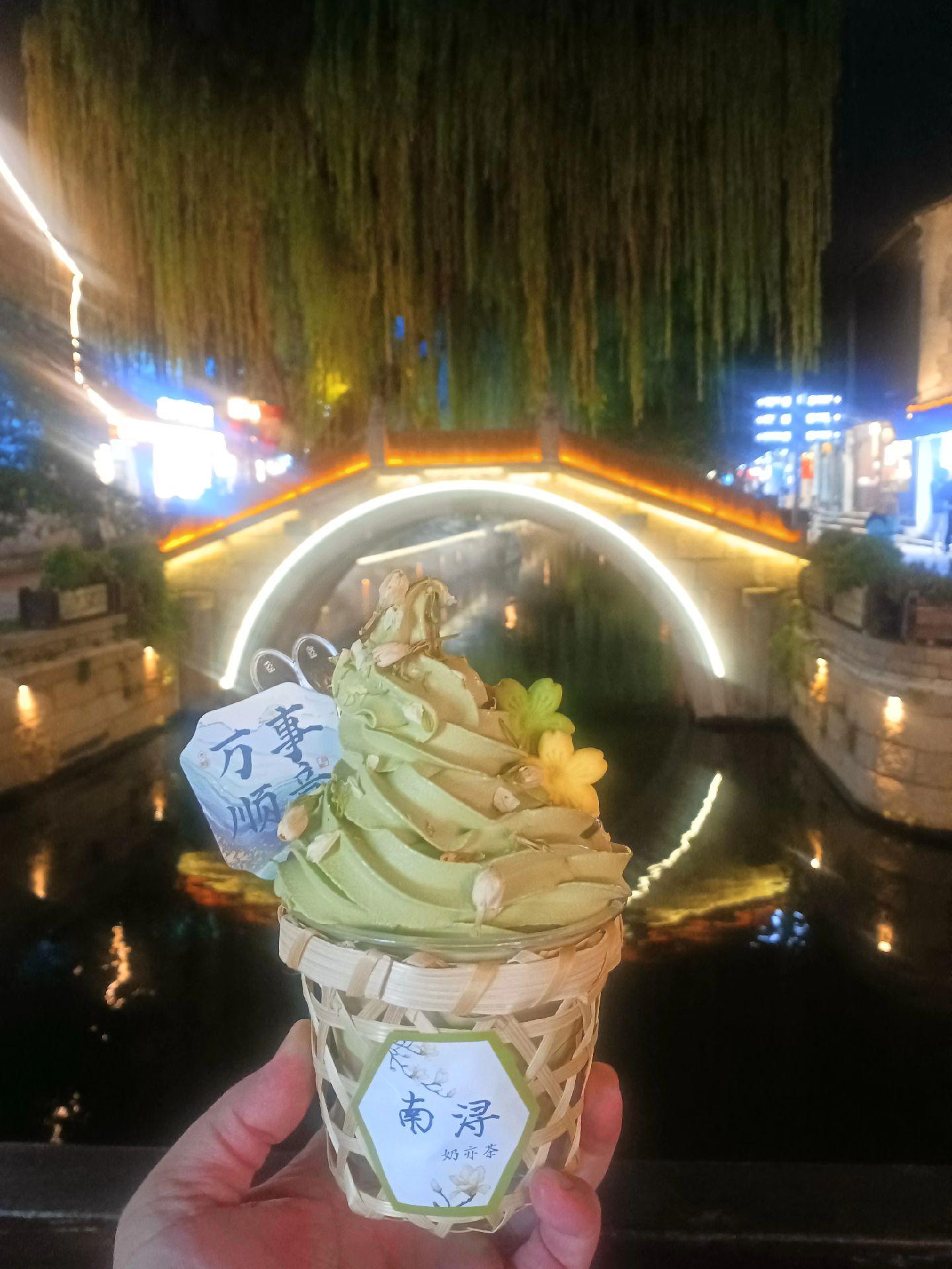 南浔古镇：品尝竹叶茉莉楼篓[色]