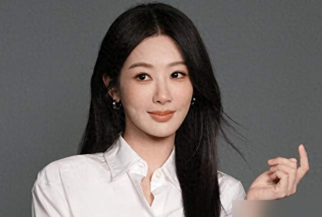 杨紫拿下白玉兰，30天就败光了路人缘，到底意难平？你怎么看？