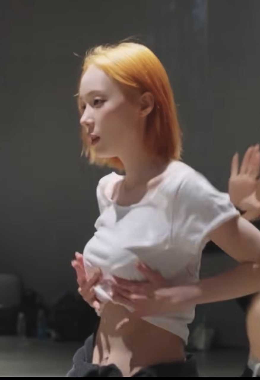 来人懂一下 （留下一个自己揉奈的婷婷就走了） 