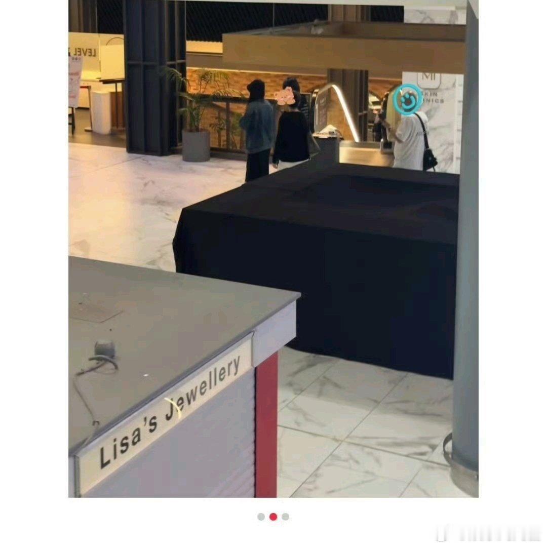 悉尼偶遇左奇函路人悉尼偶遇左奇函褪去舞台光环的左奇函在悉尼逛街，和姐姐热热闹闹聊