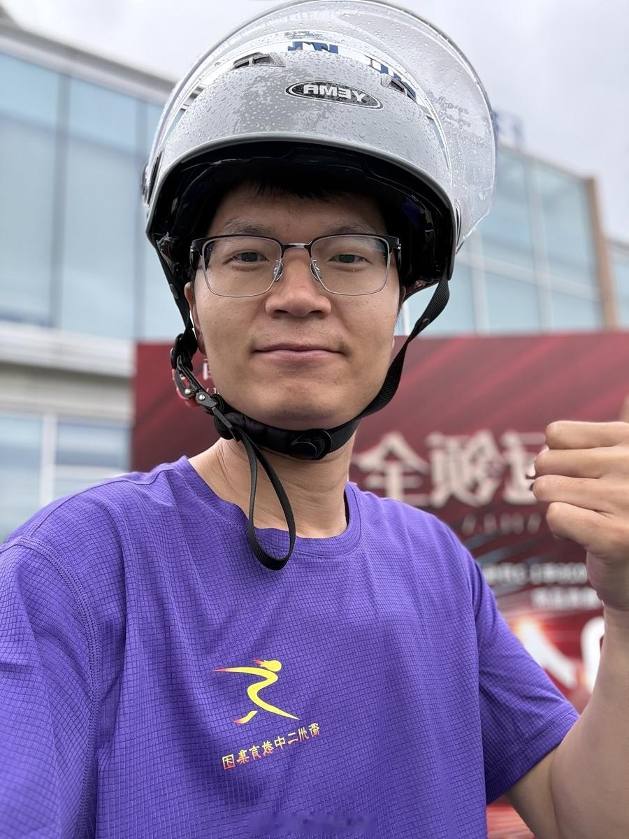 衢州班主任不画大饼言传身教 高考刚结束，衢州二中历史老师殷鹏兑现了考前和学生的约