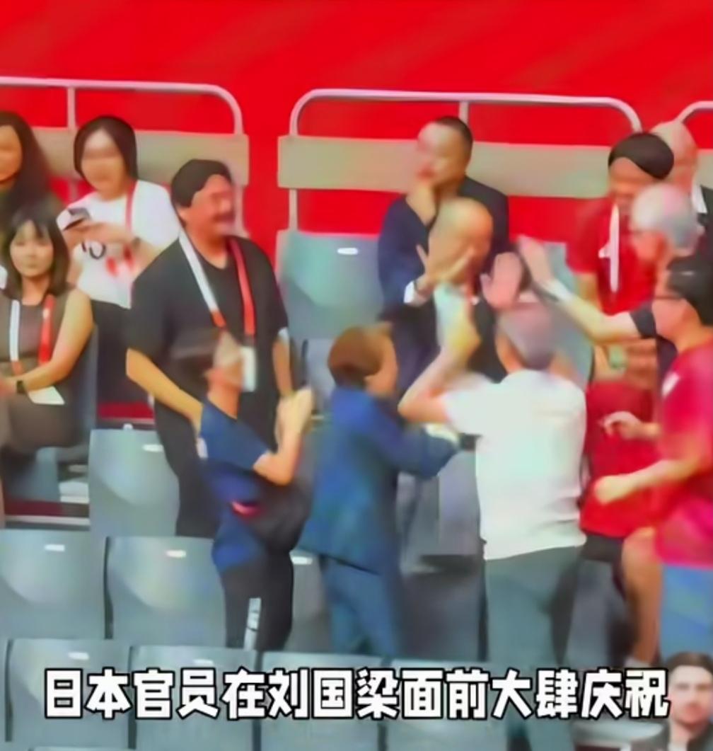 日本官员在乒乓男团决赛结束后，在刘国梁面前大肆庆祝，实在是让人不爽。
日本名古屋