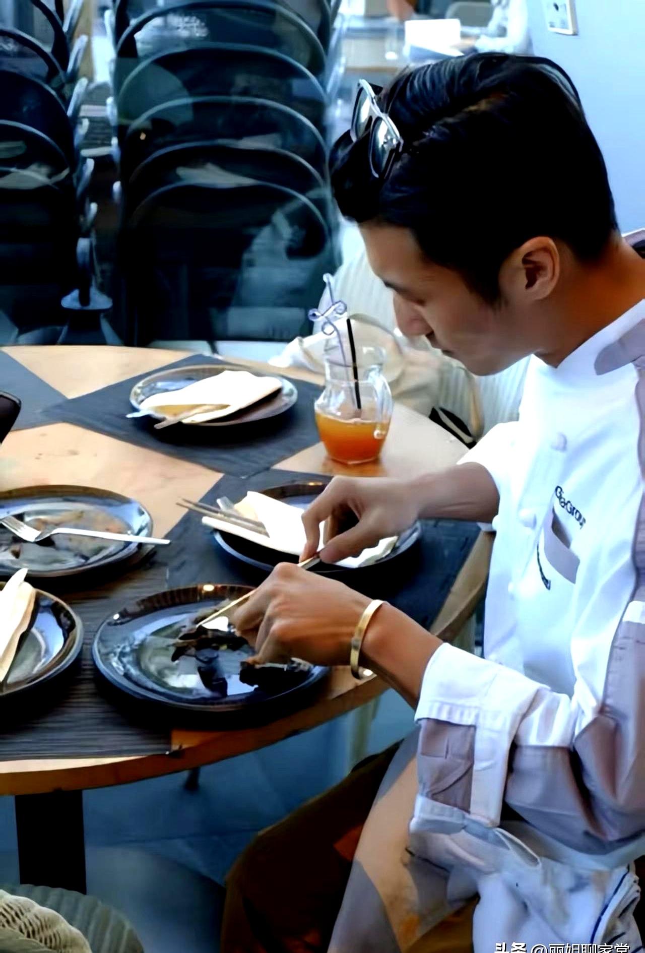 你敢信吗？
谢霆锋手腕上那只卡地亚镯子，居然是二十多年前和王菲的定情信物！

最