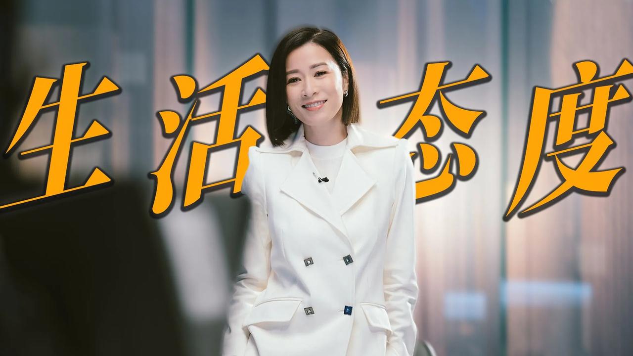 闫妮宣传新剧，以“享受缺德人生”为口号，引发网友热议。她表示，此口号非字面意思，