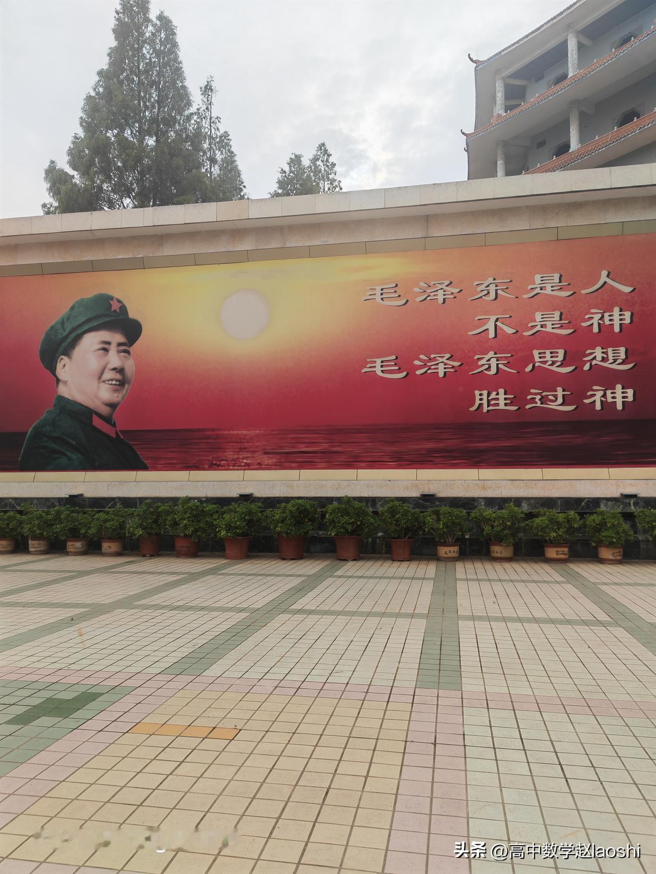 有人认为教师没有农民的贡献大
        有人为了抹黑教师，在网上把教师与农