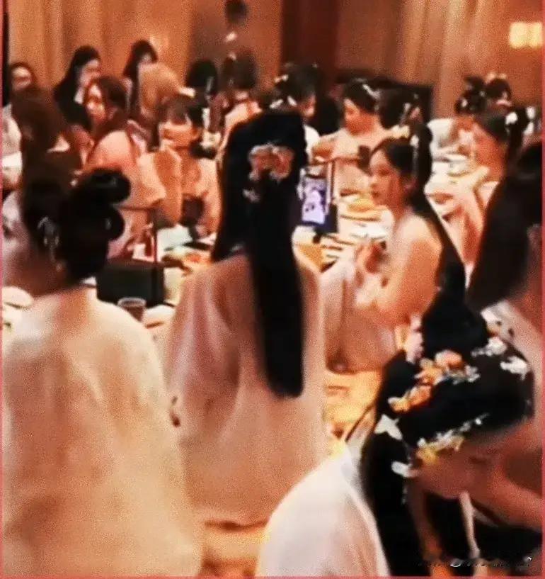 都说现在是男多女少。
女子只要想嫁，不愁找不到婆家。
可世事无绝对。
去年某地组