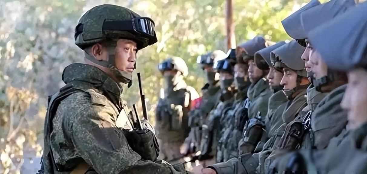 泽连斯基喊破喉咙，韩国法律卡住武器，背后暗流涌动
乌克兰总统泽连斯基最近突然转向