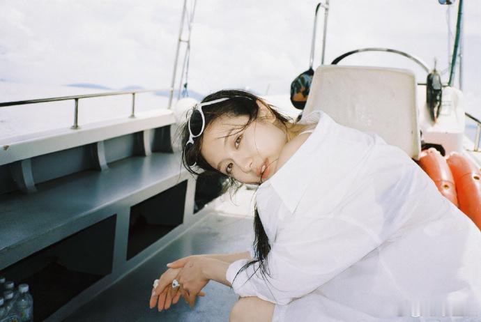 最适合李兰迪的风格找到了李兰迪自由氧气美 海岛沙滩阳光充满了夏日的气息啊，真的好