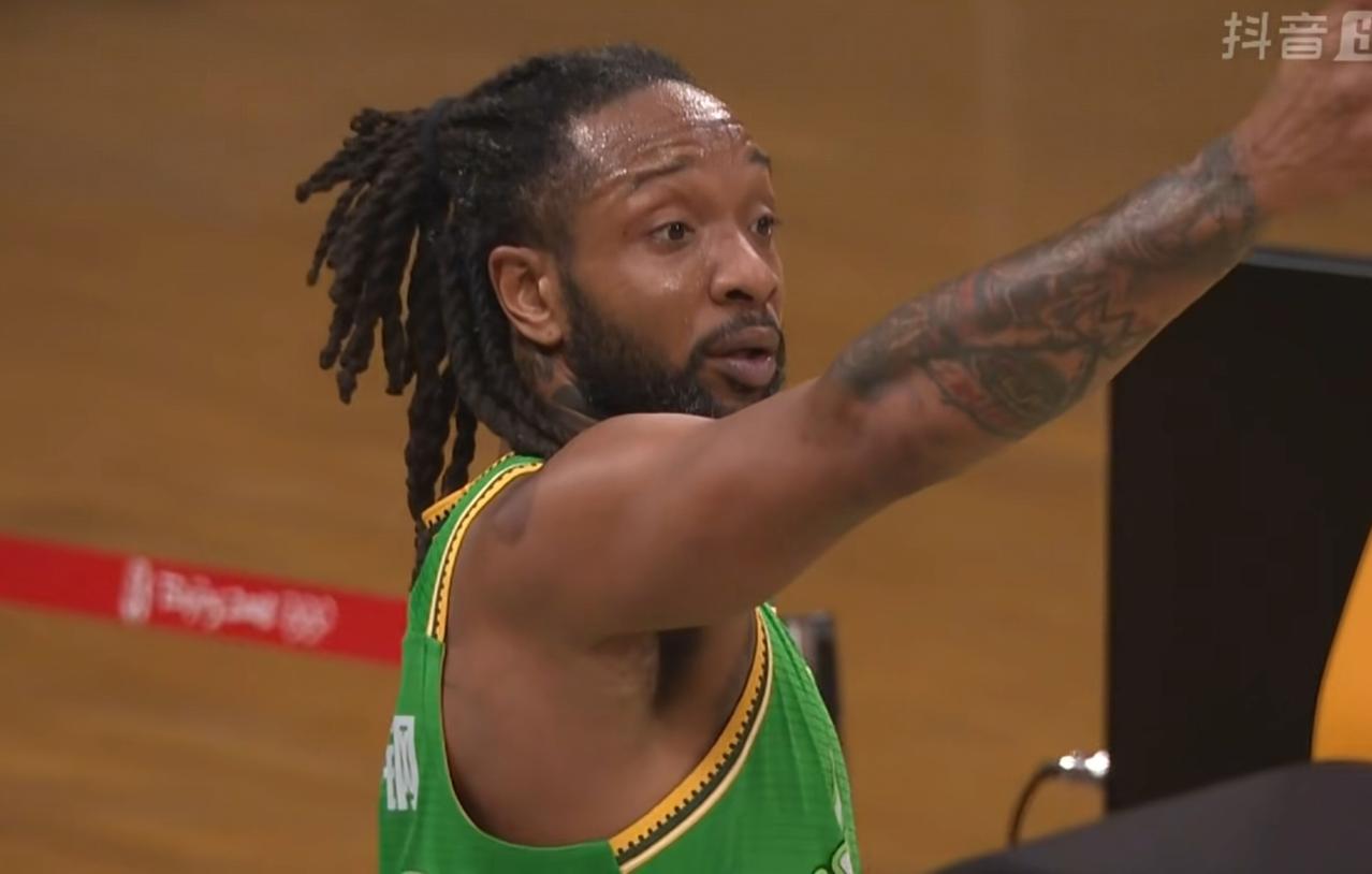 CBA辽宁主场79：84负于了山东，遭遇三连败。这个比赛看得我昏昏欲睡，感觉就是