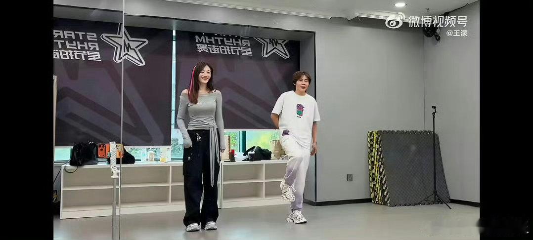 王濛教李小冉普通disco乘风普通disco全民健身李小冉一直给人的印象都是身姿