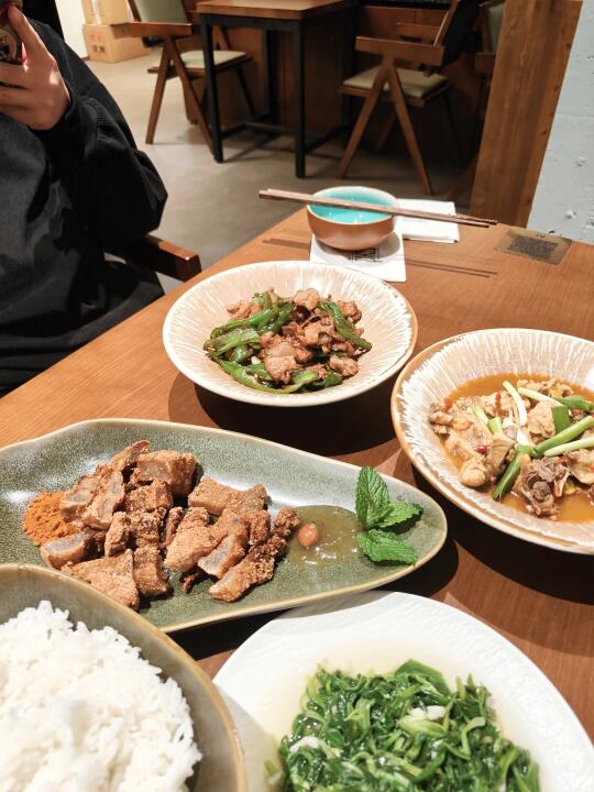 在彩虹下吃到了漂亮饭