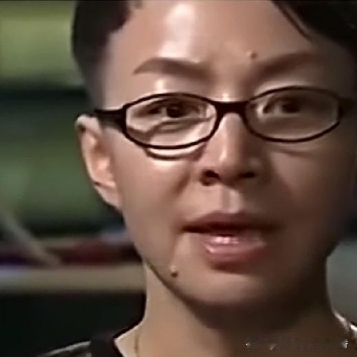 宋丹丹做客曹可凡的访谈节目时，曹可凡替巴图抱不平：“这事真的挺让人心酸的，他爷爷