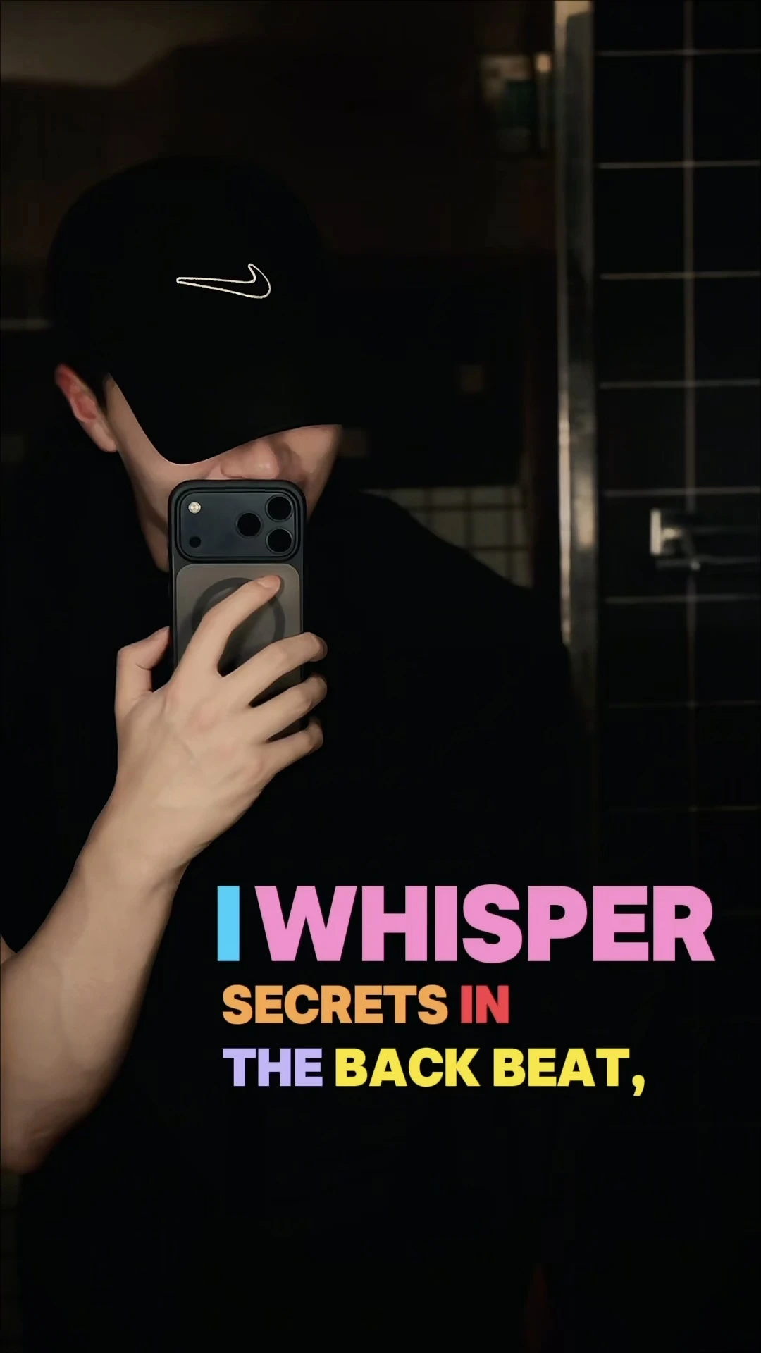 I whisper in the backbeat👂🏻