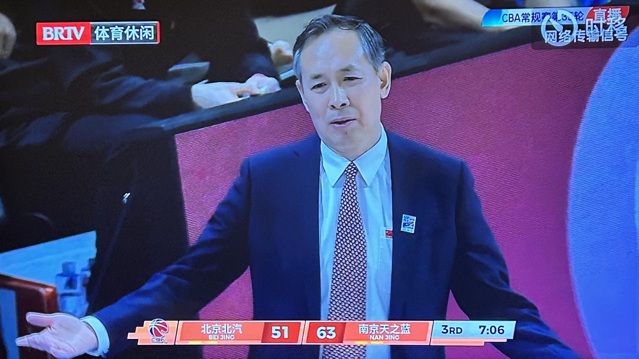 问题是换下斯佩尔曼，改打单外援后，北汽愣是把落后15分追回来并且反超了南京8分球