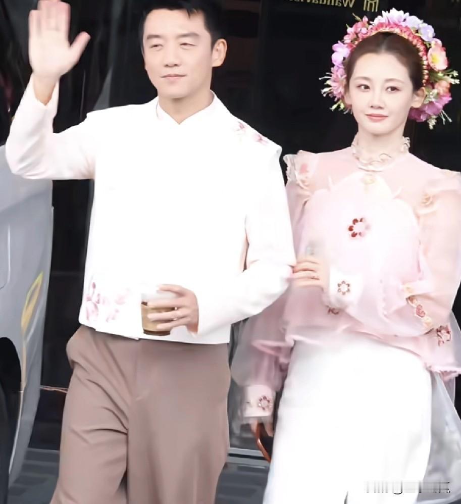 瞧瞧，这一对你认得吗？真是郎才女貌啊！他俩在娱乐圈也算小有名气，他们出演的作品你