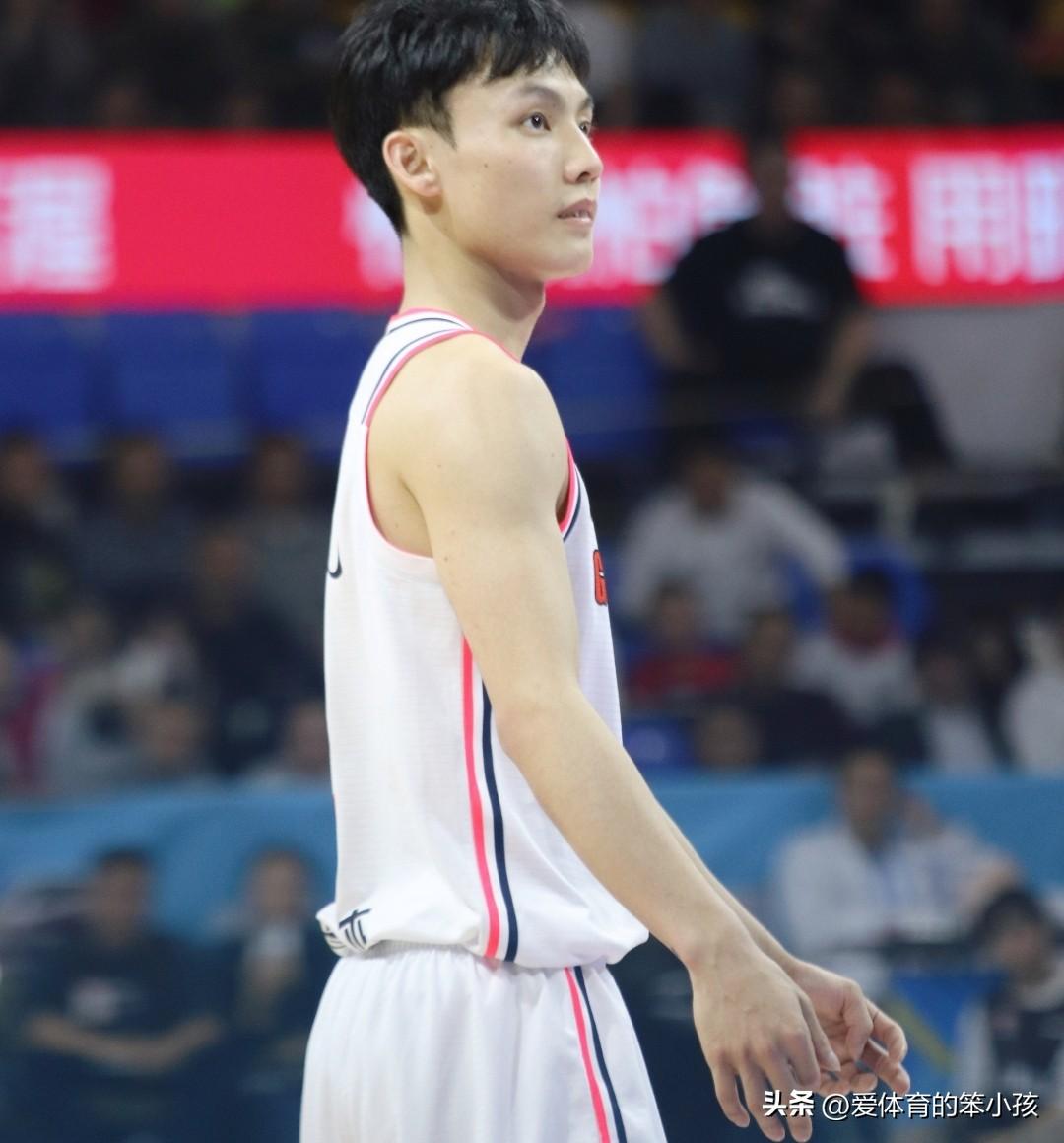 CBA联赛的赛场上，这个比赛日，只有两场比拼上演，结果上海久事和广东东阳光作为强