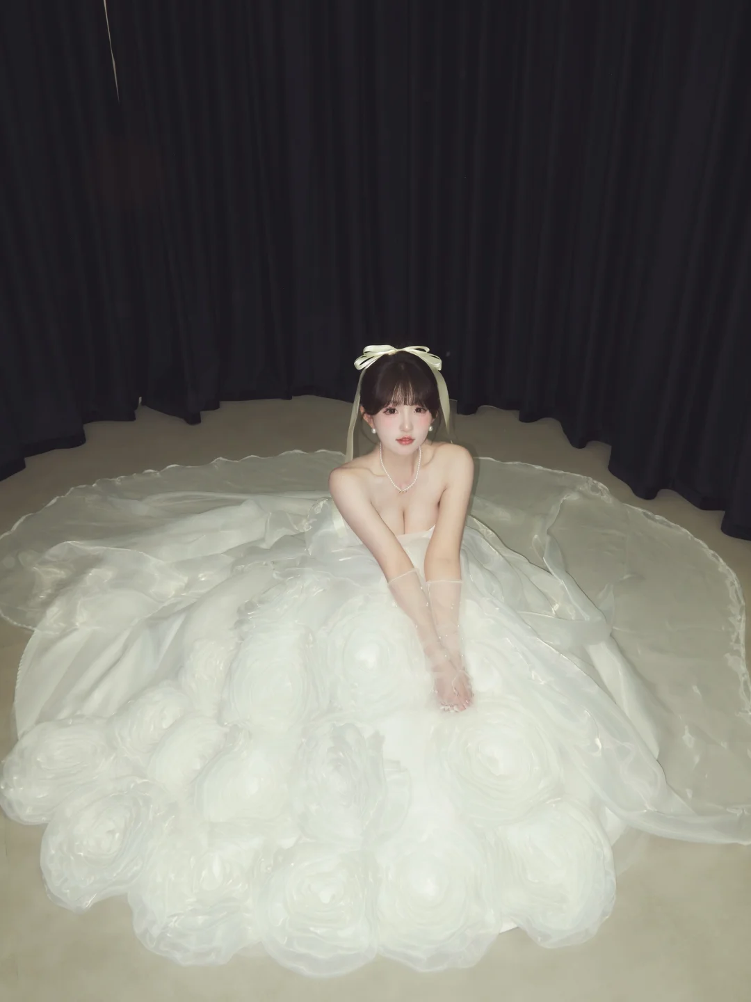 “你看 我说我穿婚纱会很漂亮的”