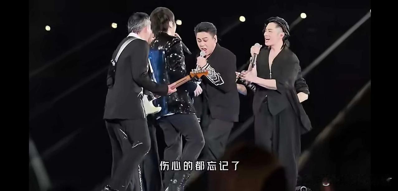 言承旭和吴建豪、周渝民真的把朱孝天当做了小朋友在宠爱，朱孝天因为定居北京有很多变
