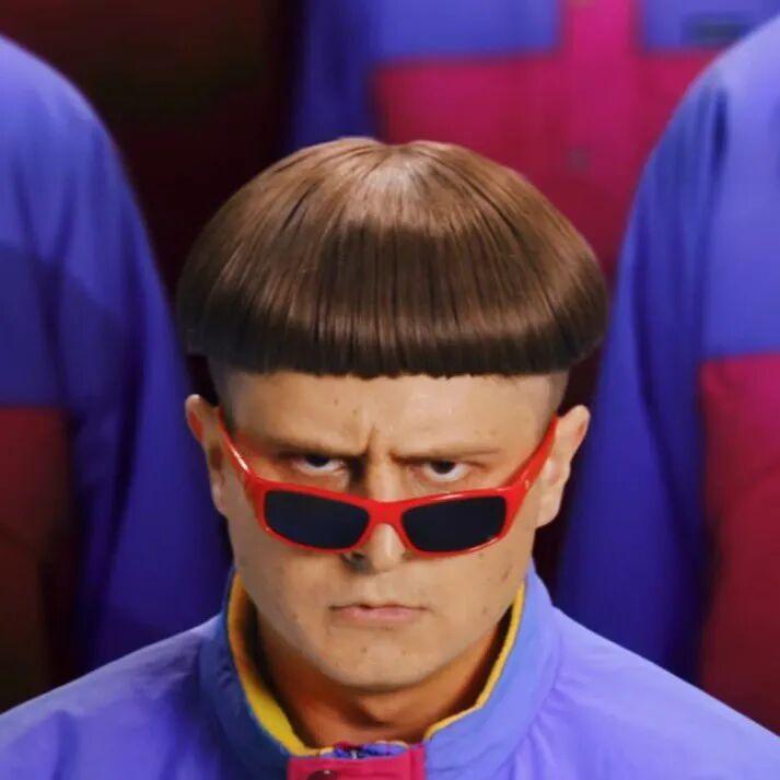 Oliver Tree 的突然离世让全球乐迷深感震惊与哀痛。这位32岁的美国歌手