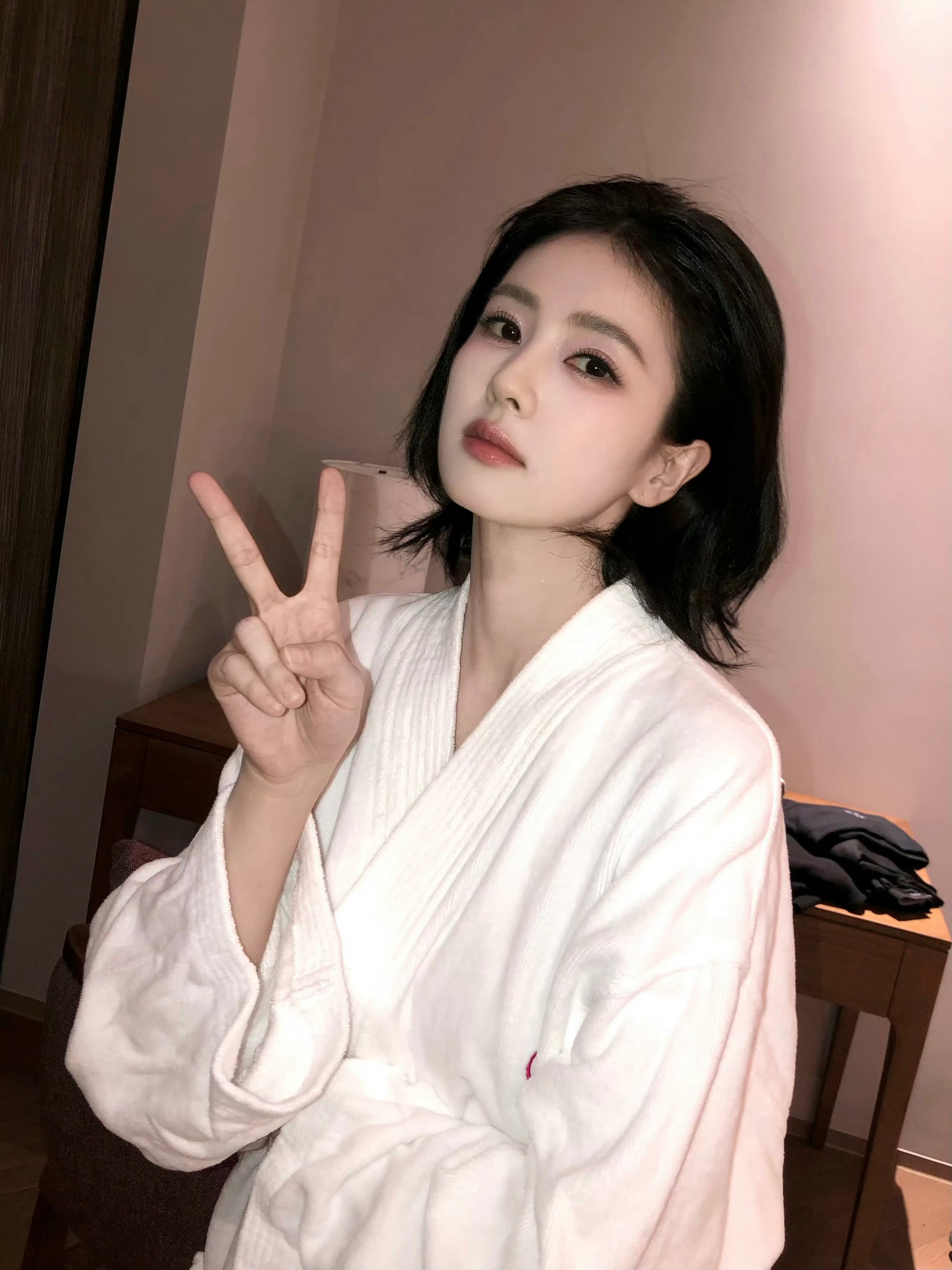 白鹿[超话]  🦌 白鹿北上  🦌 白鹿开到荼蘼  我在黄昏写上一封信，载着