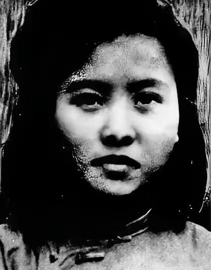 1949年，押送朱世君去渣滓洞的路上，特务李朝成悄悄松开了手铐，眼看竹林就在眼前