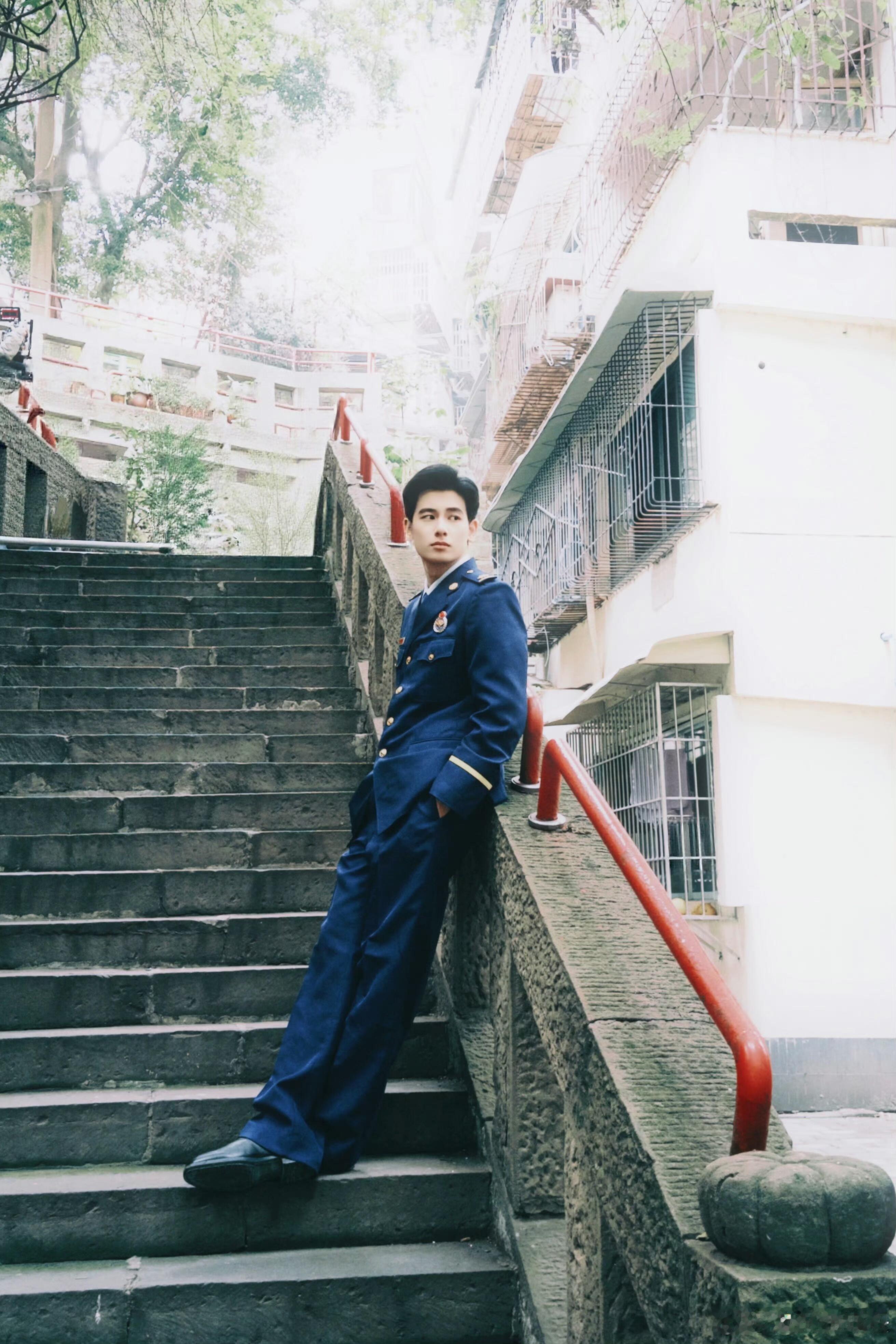 胡先煦成为李川的102天看完了胡先煦那个杀青vlog，这小子真把自己活成李川了！