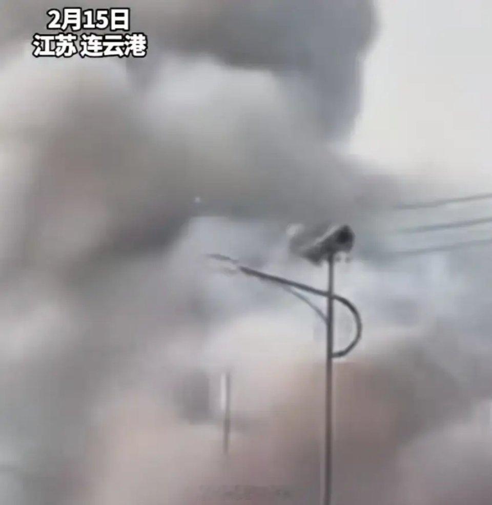 江苏东海通报烟花爆竹爆燃事故痛心啊！一次不当燃放，酿成8条生命逝去的悲剧。平时总