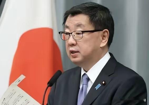 日本最近跳出来反驳，官房长官公开放话：“冲绳（琉球）就是日本领土，这事儿没的质疑