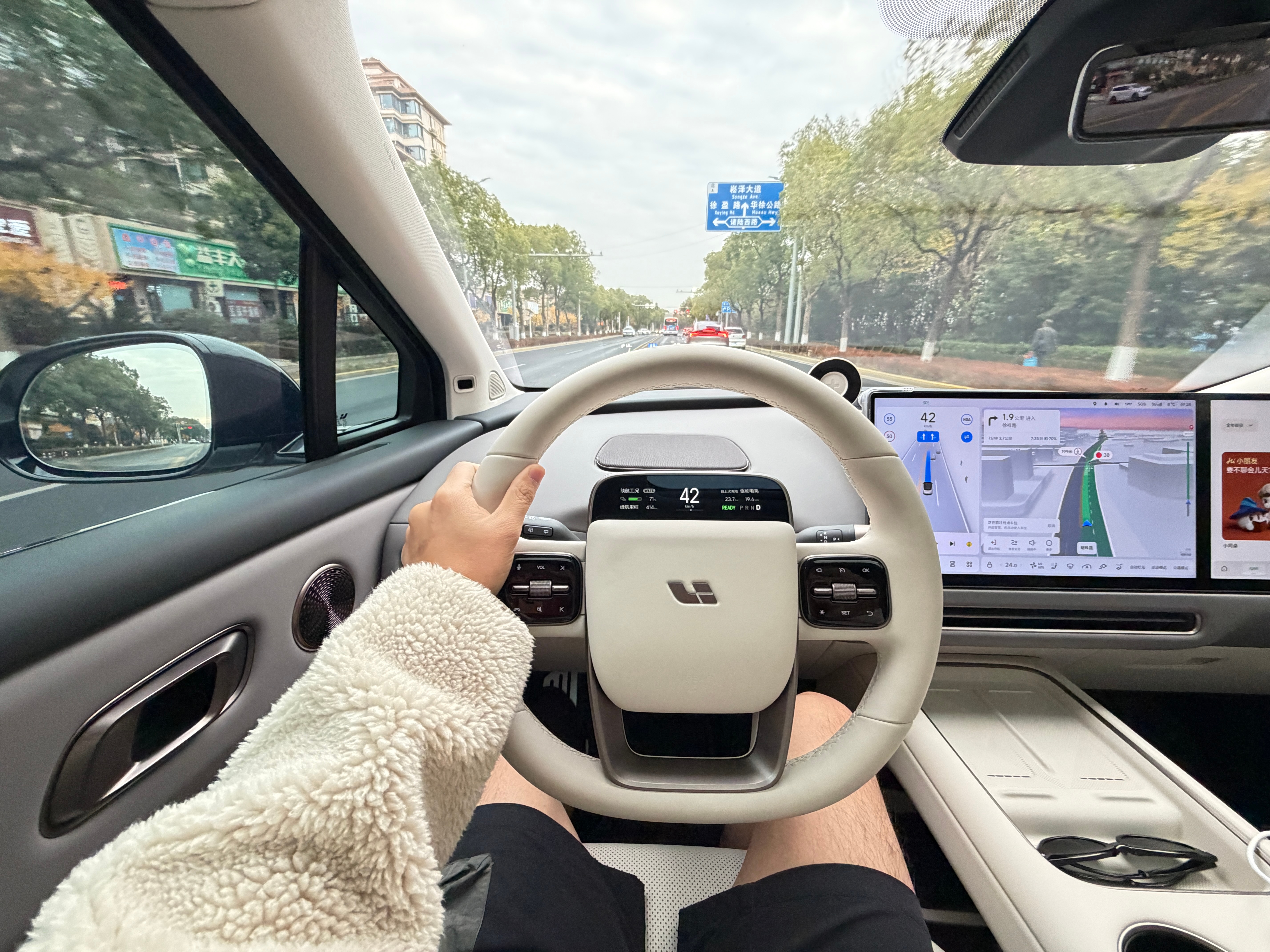 每天都要去健身房，但又懒的换两次裤子。出门前基本都会开启极速制热，把车里搞到24