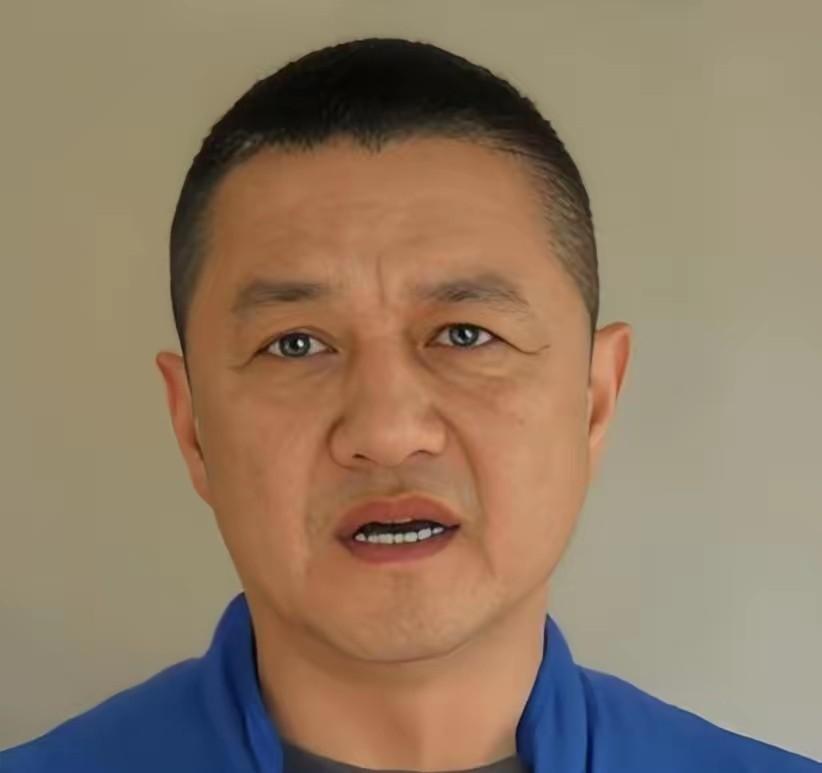 李亚鹏直播间里，窦靖童喊了一声爸，观看人数直接往上飙。
别跟着看热闹。这声“爸”