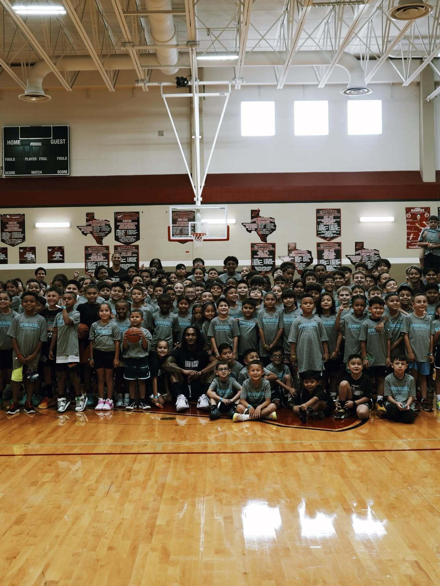 瓦塞尔举办的第二届篮球训练营圆满成功🏀超话创作官 ｜圣安东尼奥马刺 ｜马刺休赛