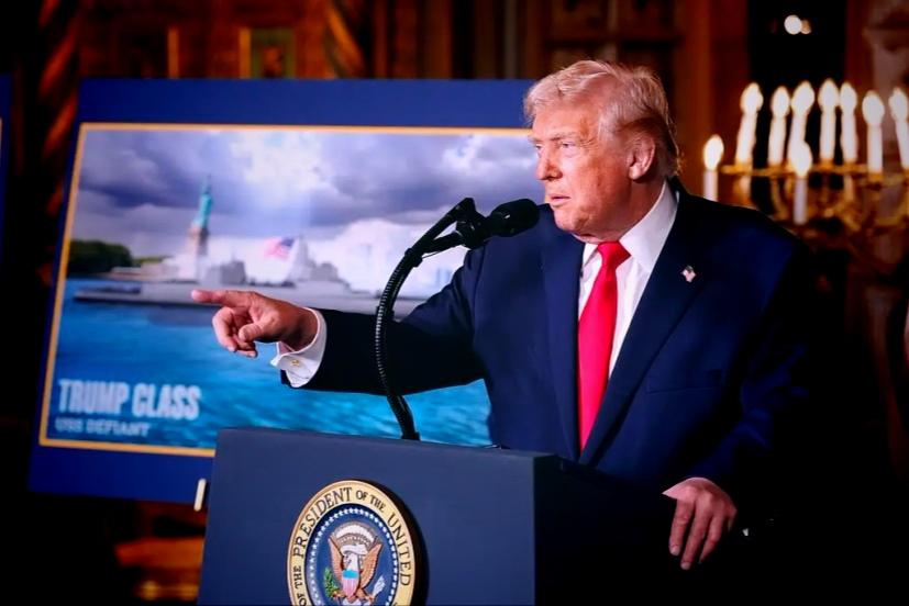 “特朗普级巨舰”要来了！他亲口说这船猛得离谱

特朗普在佛罗里达的海湖庄园，跟国