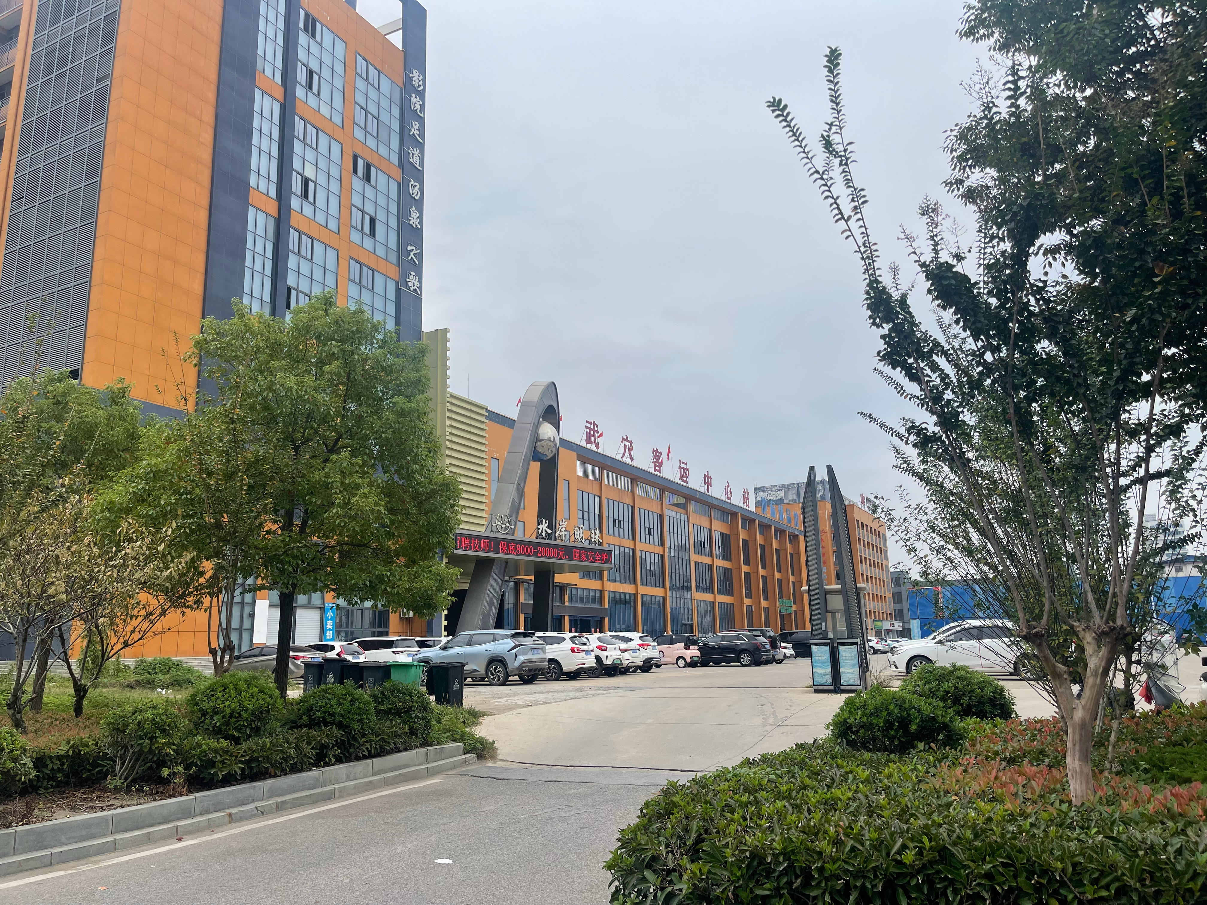 回老家看姐一台2015年的宝骏7301.5L手动豪华 7座 真皮座椅 戴天窗11