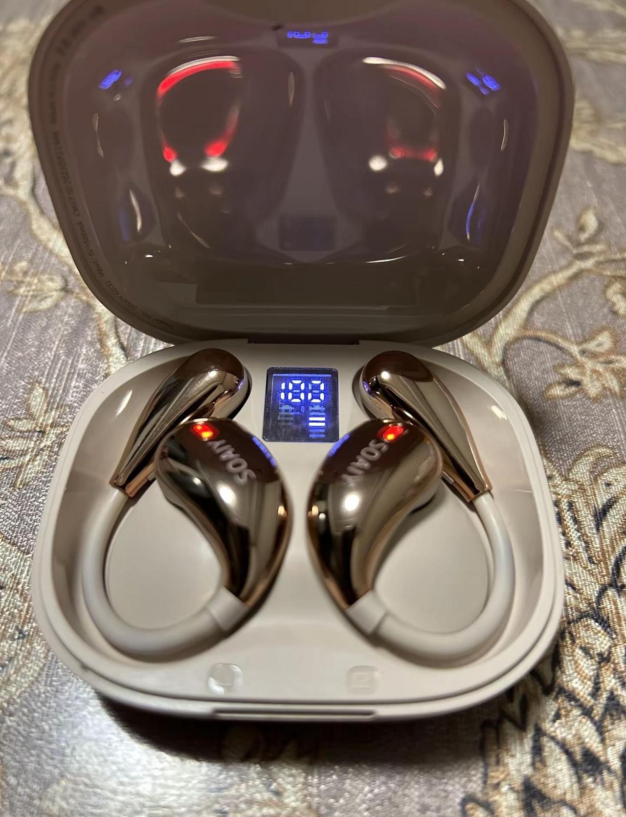 耳机一戴，音乐一开，整个人瞬间躲进自己的小宇宙。