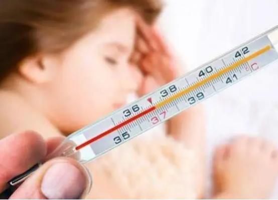体温低上不去，你被这3件事坑惨了！
夏天手脚冰凉、冬天裹成粽子还发抖，一量体温，