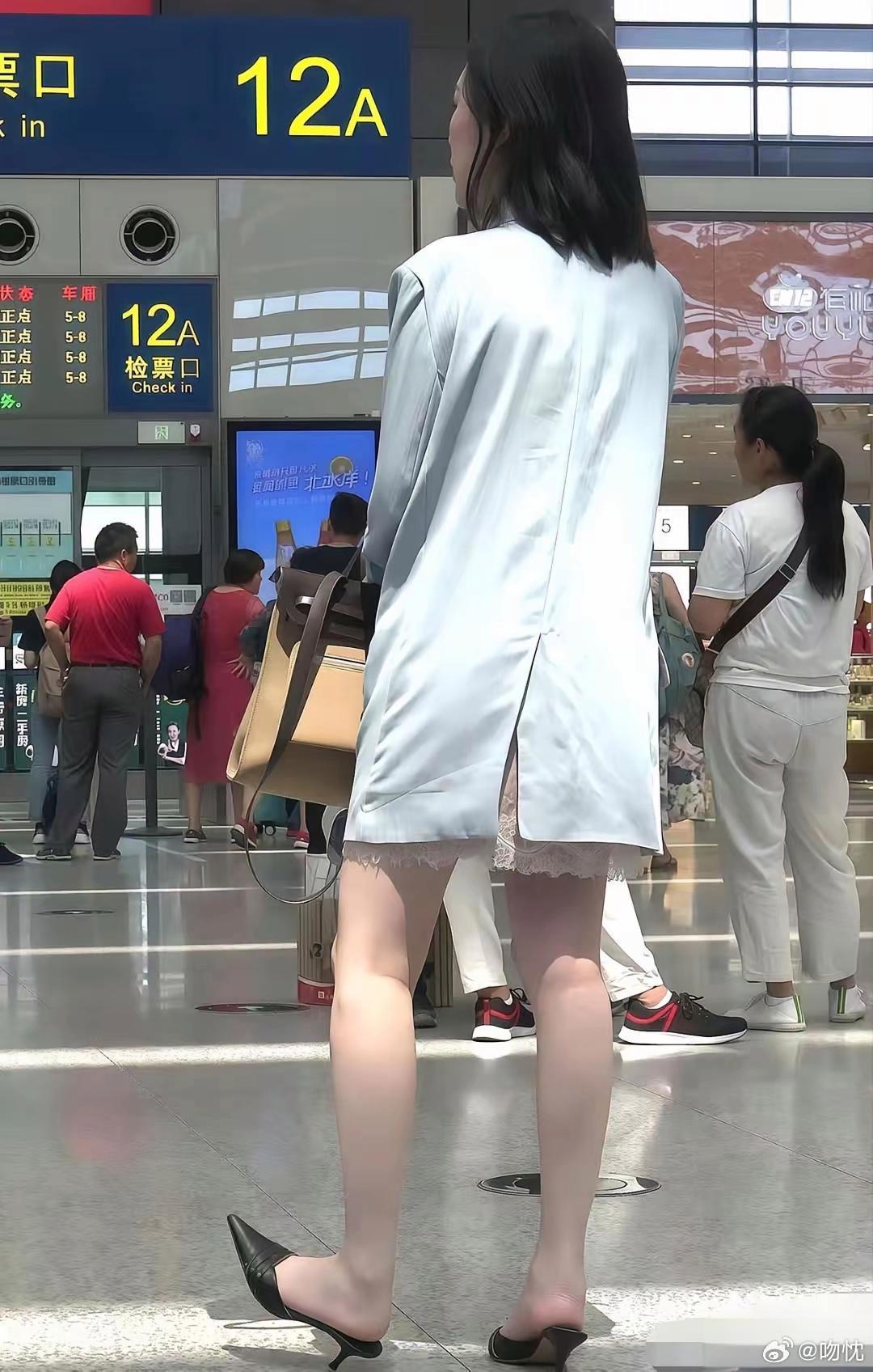 我觉得这种鞋子真的一点儿也不舒服，很好奇为什么那么多人穿 