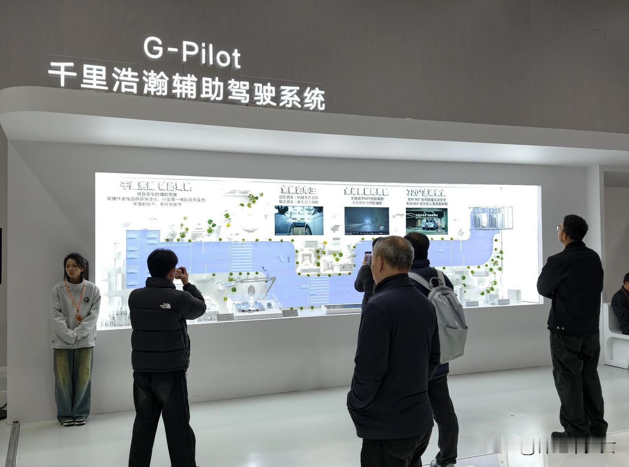 来到了全球最大、测试功能最多的汽车安全试验室啦！参加吉利集团2025年全球全域安