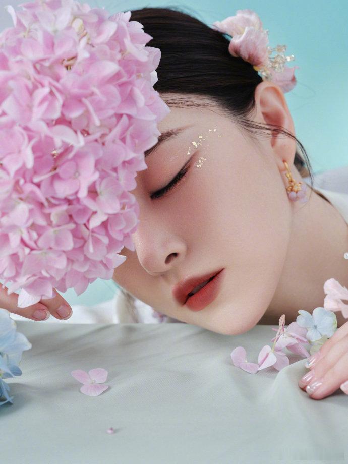 阚清子哭了也要形象管理梨花带雨我见犹怜，说的就是阚清子本人乘风2026