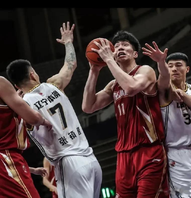 今晚CBA有六场，推荐这三场给球迷们：辽宁队对北京队，山东队对深圳队，同曦队对广
